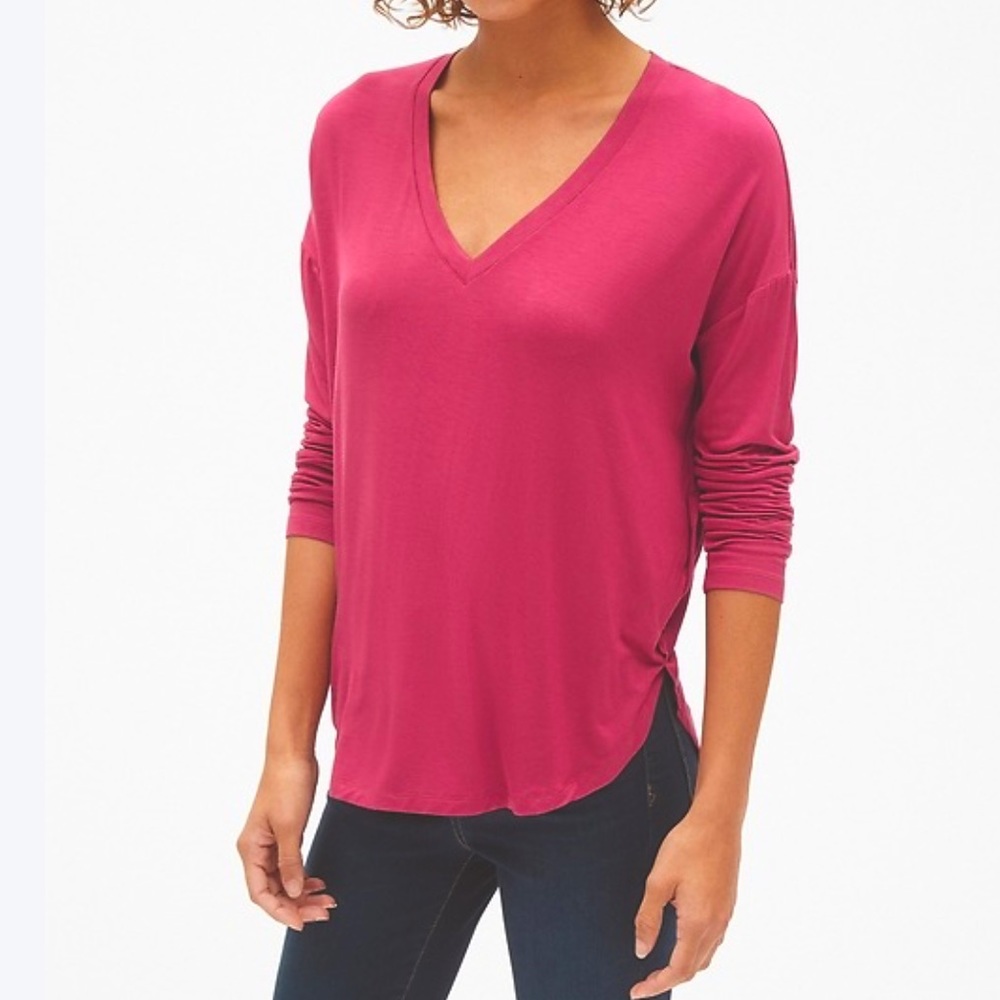🌸3/$25 GAP Long Sleeve V-Neck T-Shirt in Luxe Jersey, Raspberry Pink, Size S